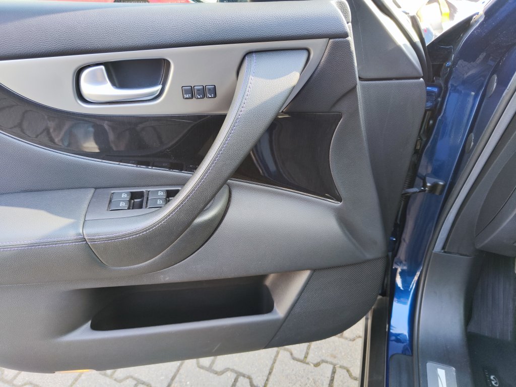 Nissan INFINITI QX70S S-Design(Premium) AWD 7AT, ČR,DPH, 2x 21" Kola