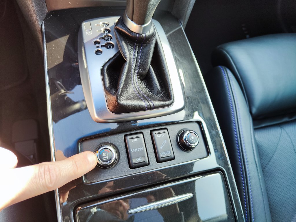 Nissan INFINITI QX70S S-Design(Premium) AWD 7AT, ČR,DPH, 2x 21" Kola