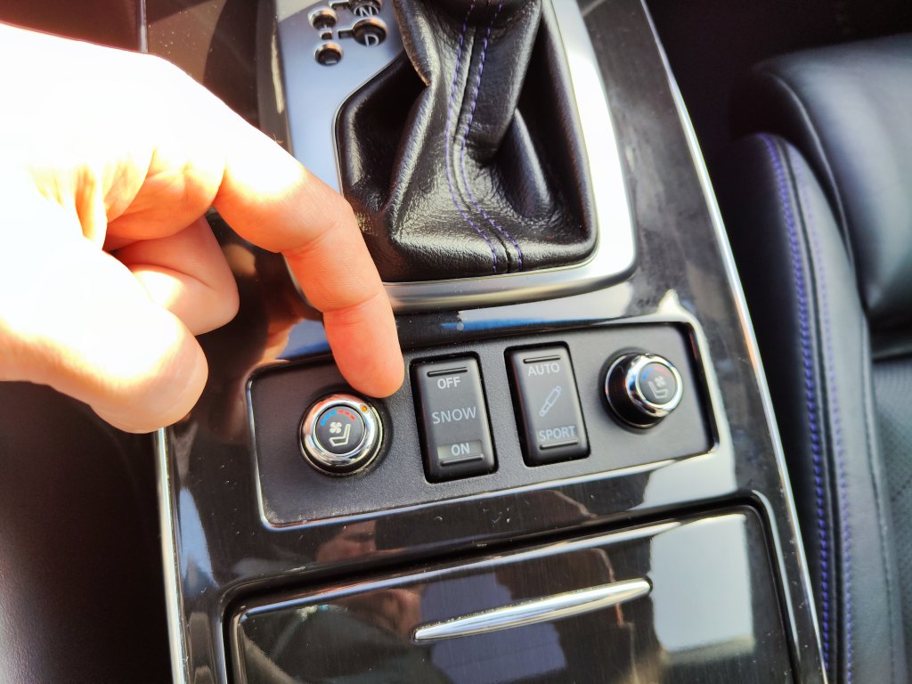 Nissan INFINITI QX70S S-Design(Premium) AWD 7AT, ČR,DPH, 2x 21" Kola