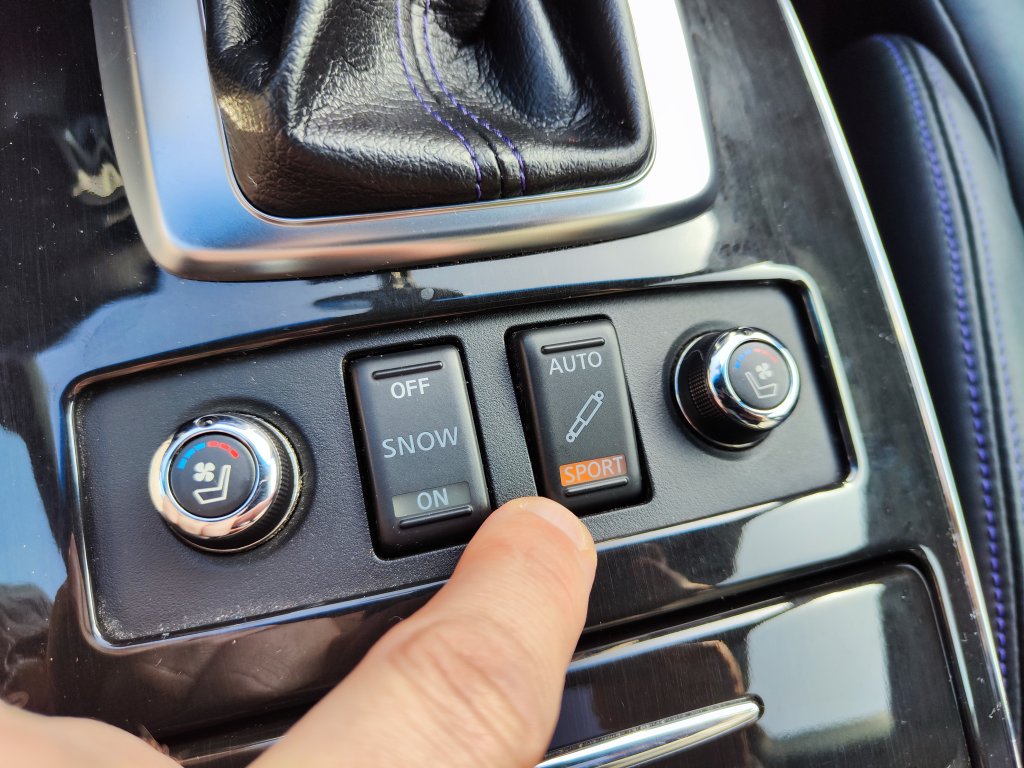 Nissan INFINITI QX70S S-Design(Premium) AWD 7AT, ČR,DPH, 2x 21" Kola