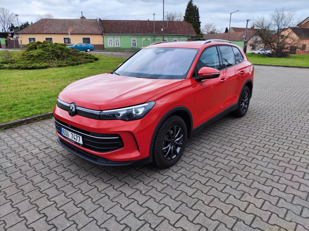 VW TIGUAN, ČR,1.M.,DPH,Pův.lak,ZÁRUKA,NT,Ventilace/Masáže sedadel,2x Kola
