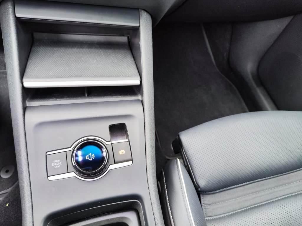 VW TIGUAN, ČR,1.M.,DPH,Pův.lak,ZÁRUKA,NT,Ventilace/Masáže sedadel,2x Kola