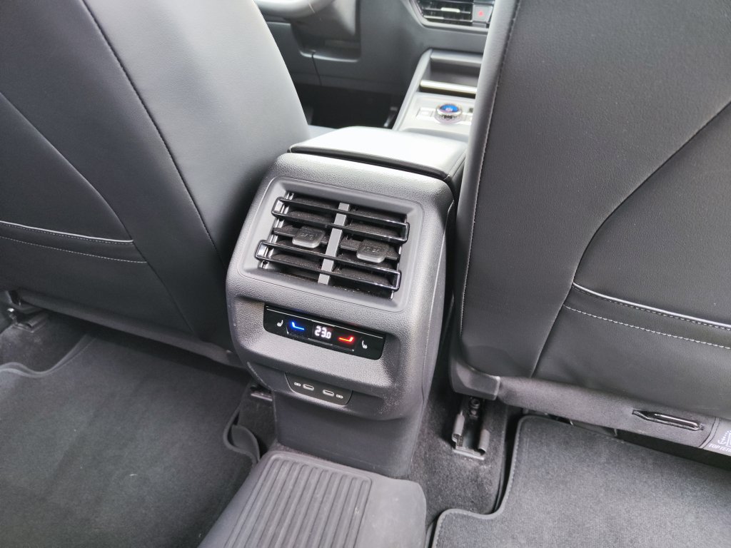 VW TIGUAN, ČR,1.M.,DPH,Pův.lak,ZÁRUKA,NT,Ventilace/Masáže sedadel,2x Kola