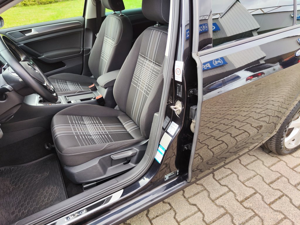 VW GOLF Lounge 1.6TDI 81 kW 5MT, NEZ.TOPENÍ,Bi-Xenon,NAVI,Kamera,2x Kola