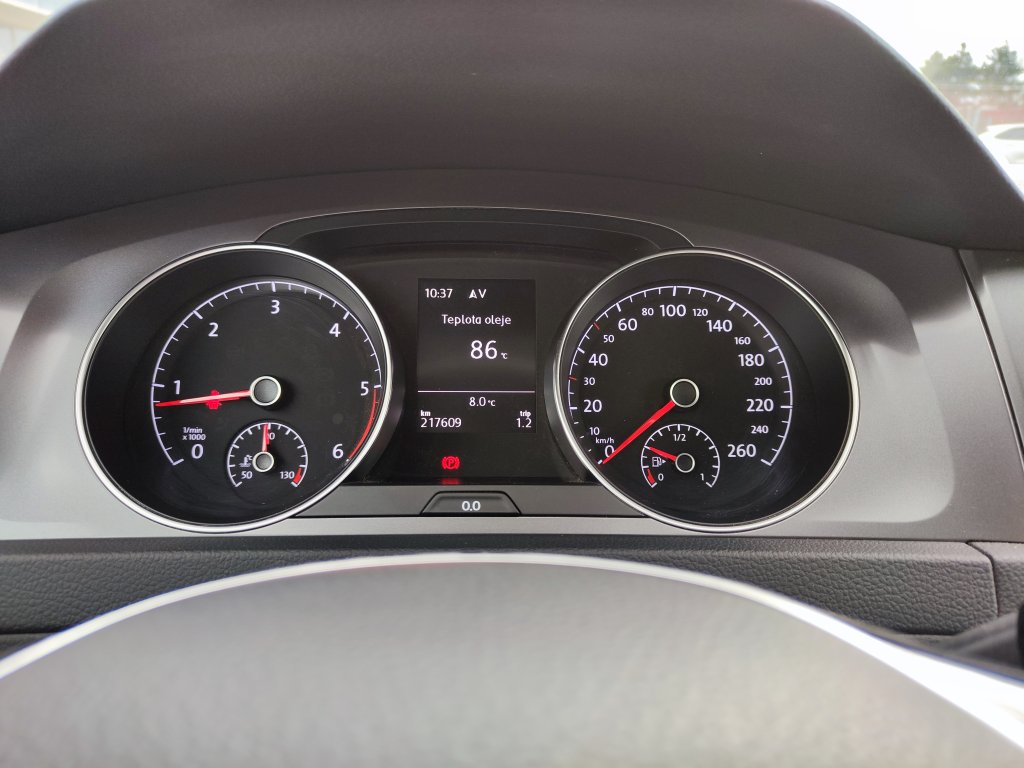 VW GOLF Lounge 1.6TDI 81 kW 5MT, NEZ.TOPENÍ,Bi-Xenon,NAVI,Kamera,2x Kola