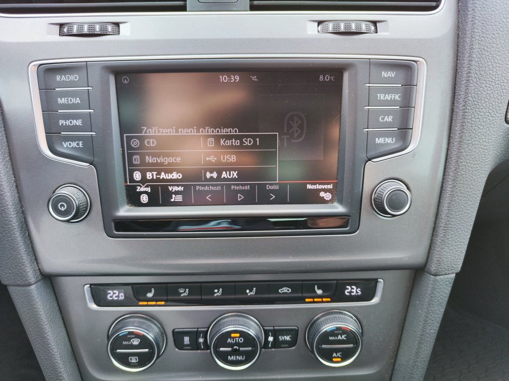 VW GOLF Lounge 1.6TDI 81 kW 5MT, NEZ.TOPENÍ,Bi-Xenon,NAVI,Kamera,2x Kola