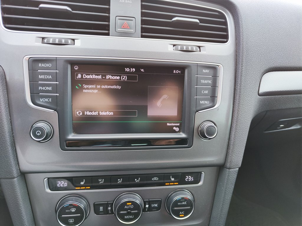 VW GOLF Lounge 1.6TDI 81 kW 5MT, NEZ.TOPENÍ,Bi-Xenon,NAVI,Kamera,2x Kola