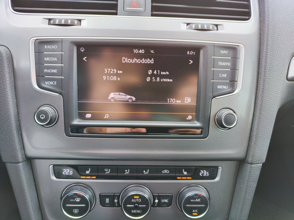 VW GOLF Lounge 1.6TDI 81 kW 5MT, NEZ.TOPENÍ,Bi-Xenon,NAVI,Kamera,2x Kola