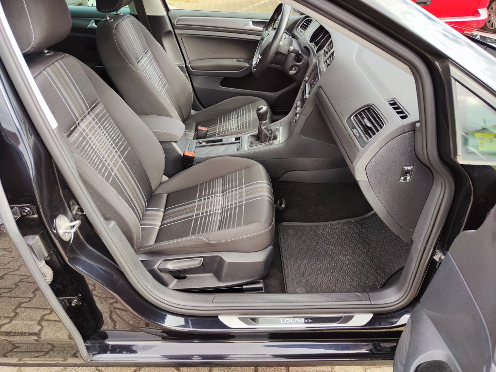 VW GOLF Lounge 1.6TDI 81 kW 5MT, NEZ.TOPENÍ,Bi-Xenon,NAVI,Kamera,2x Kola