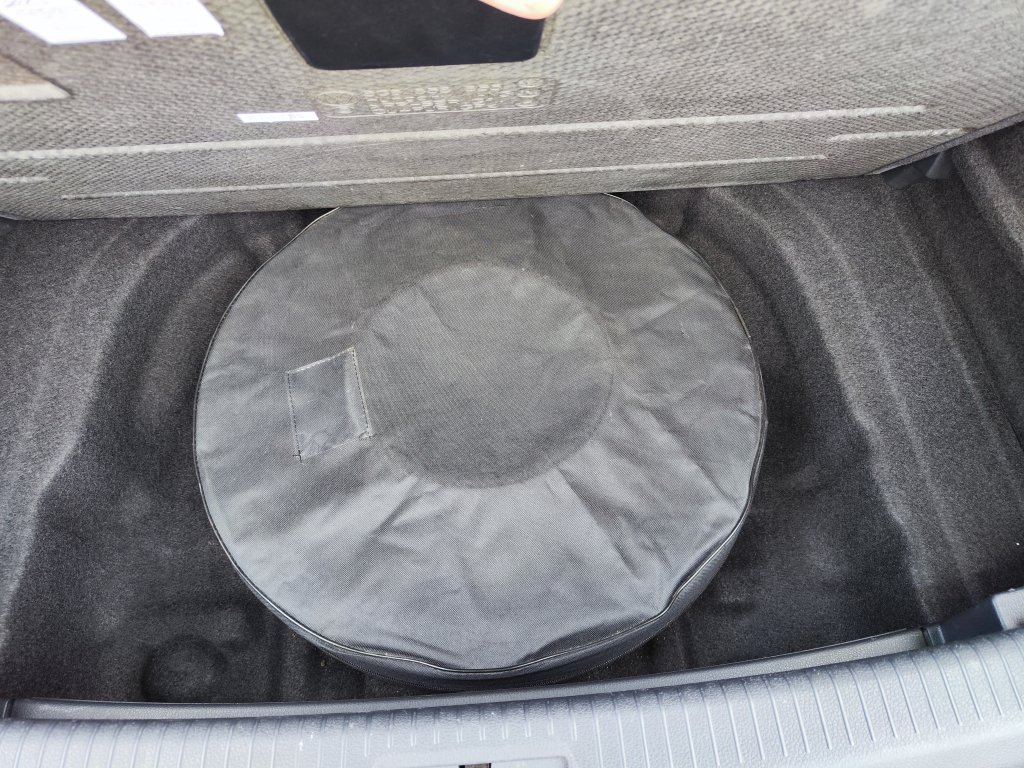 VW GOLF Lounge 1.6TDI 81 kW 5MT, NEZ.TOPENÍ,Bi-Xenon,NAVI,Kamera,2x Kola