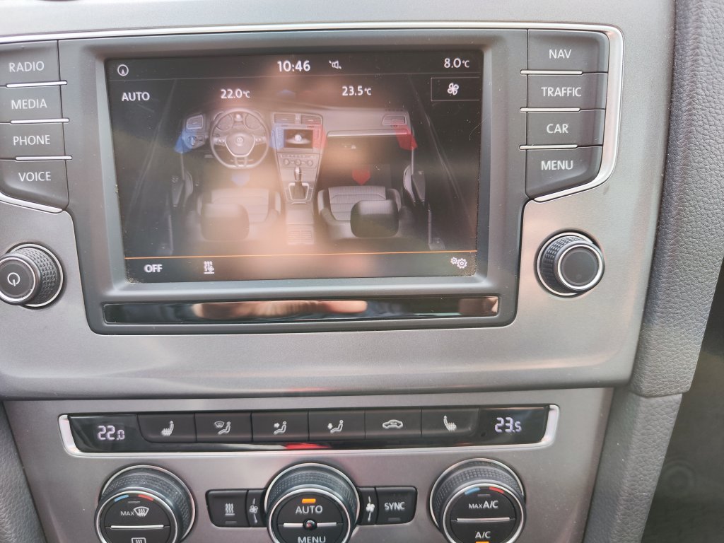 VW GOLF Lounge 1.6TDI 81 kW 5MT, NEZ.TOPENÍ,Bi-Xenon,NAVI,Kamera,2x Kola