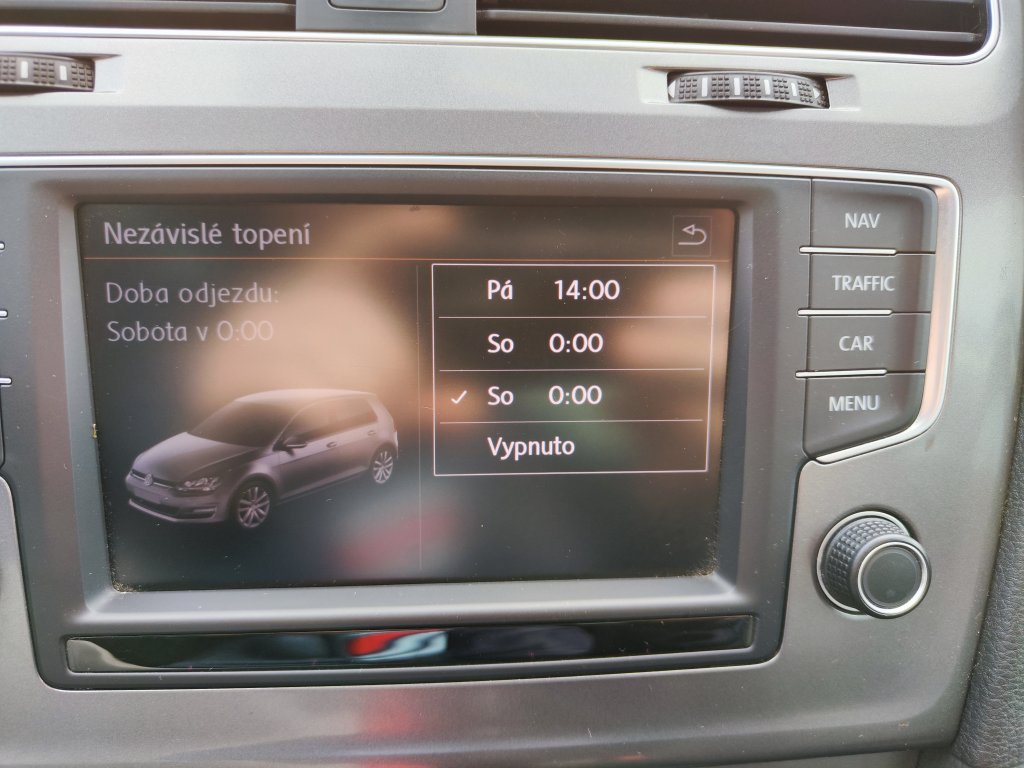 VW GOLF Lounge 1.6TDI 81 kW 5MT, NEZ.TOPENÍ,Bi-Xenon,NAVI,Kamera,2x Kola