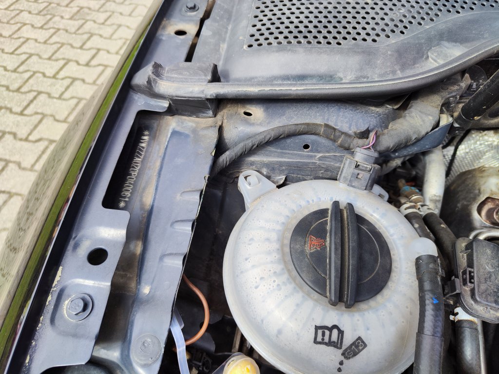 VW GOLF Lounge 1.6TDI 81 kW 5MT, NEZ.TOPENÍ,Bi-Xenon,NAVI,Kamera,2x Kola