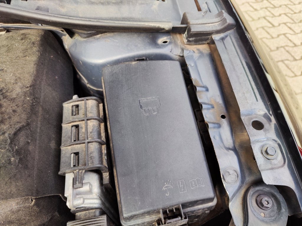 VW GOLF Lounge 1.6TDI 81 kW 5MT, NEZ.TOPENÍ,Bi-Xenon,NAVI,Kamera,2x Kola