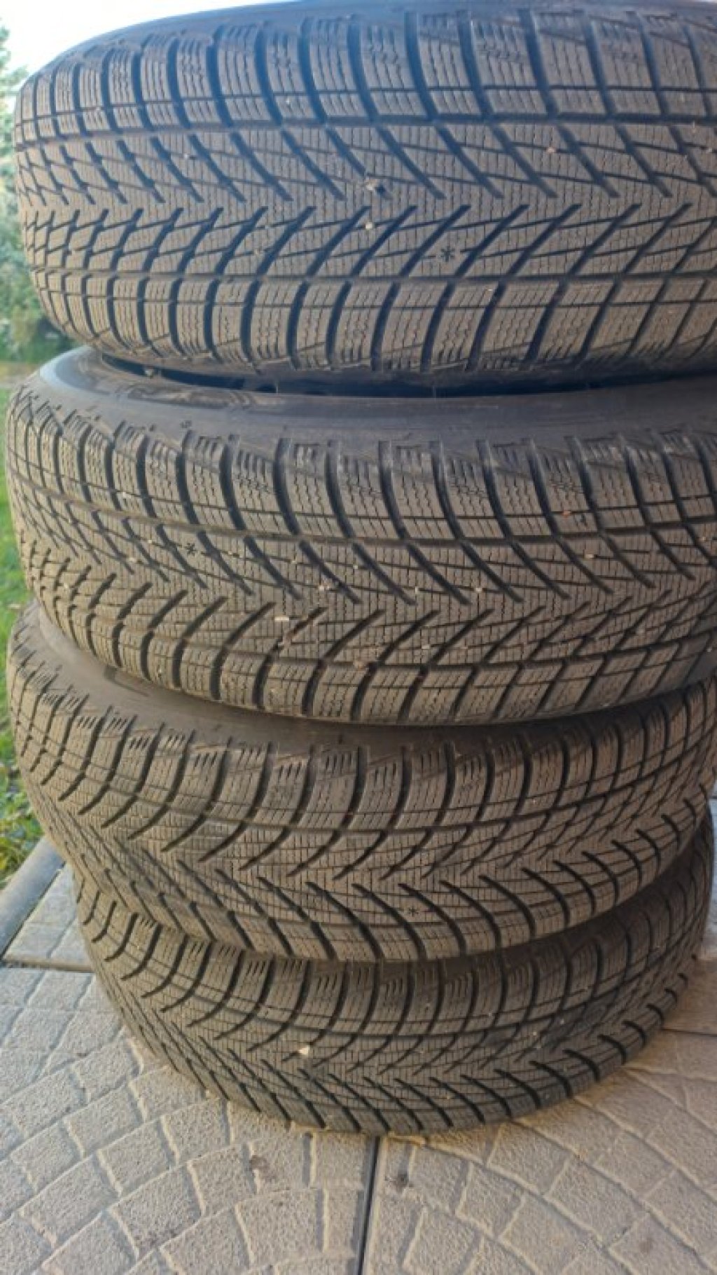 VW GOLF Lounge 1.6TDI 81 kW 5MT, NEZ.TOPENÍ,Bi-Xenon,NAVI,Kamera,2x Kola