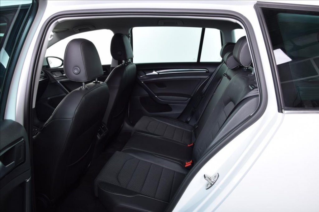 VW GOLF VARIANT Highline CNG 7DSG