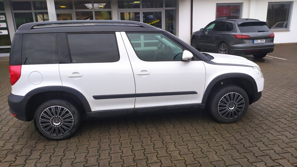 Škoda YETI Elegance 2.0 TDI, ČR, 2.majitel, Pův.lak, TZ, 2x Kola,