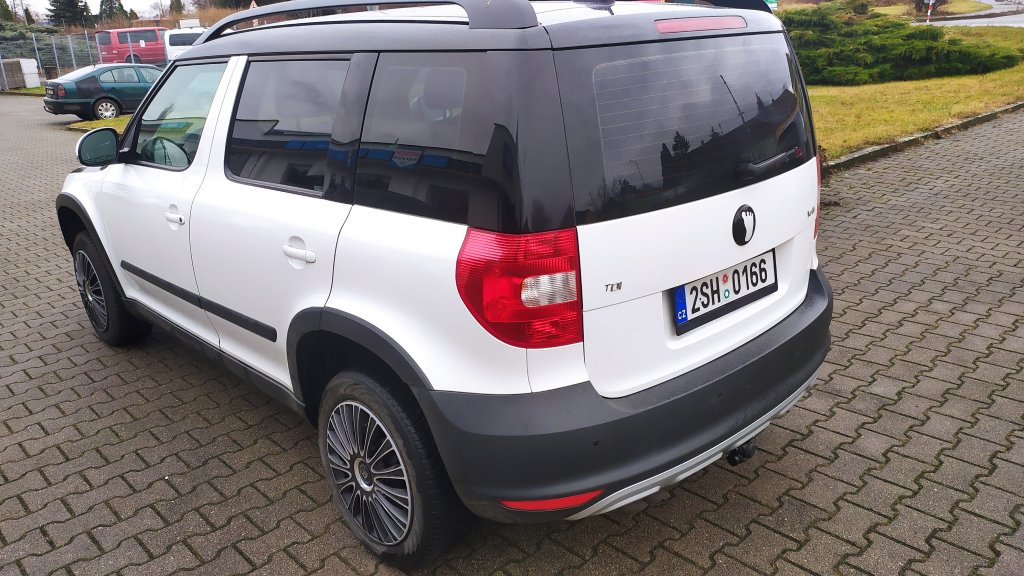 Škoda YETI Elegance 2.0 TDI, ČR, 2.majitel, Pův.lak, TZ, 2x Kola,