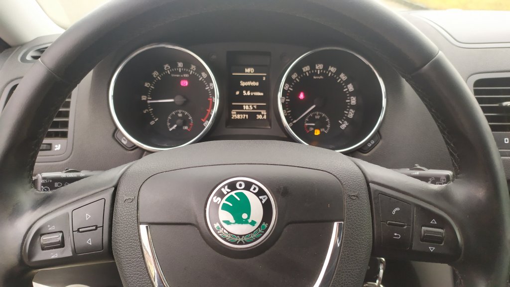 Škoda YETI Elegance 2.0 TDI, ČR, 2.majitel, Pův.lak, TZ, 2x Kola,