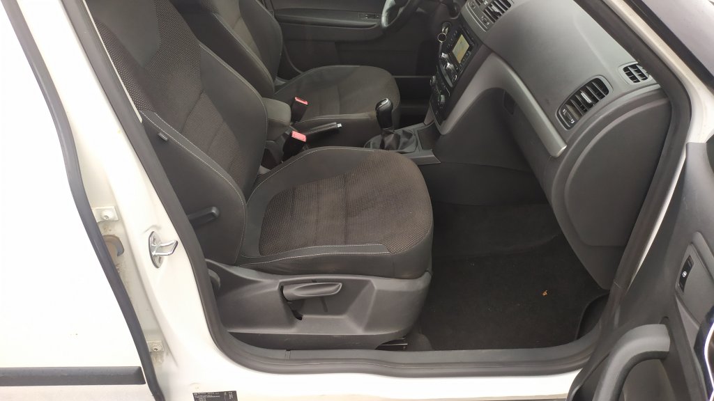 Škoda YETI Elegance 2.0 TDI, ČR, 2.majitel, Pův.lak, TZ, 2x Kola,