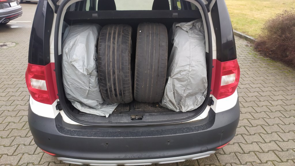 Škoda YETI Elegance 2.0 TDI, ČR, 2.majitel, Pův.lak, TZ, 2x Kola,
