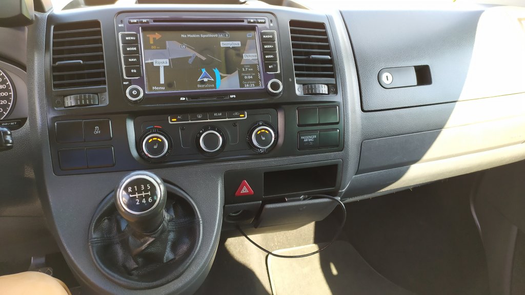 VW CARAVELLE Comfortline 5 míst 2.0 TDI 103 kW, TZ, NAVI