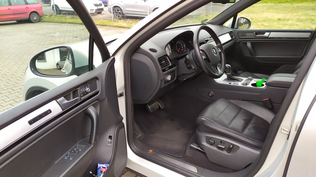 VW TOUAREG 3.0 TDI V6 180 kW 4M 8AT, ČR, 1.MAJITEL, DPH, TZ na 3,5 tuny!