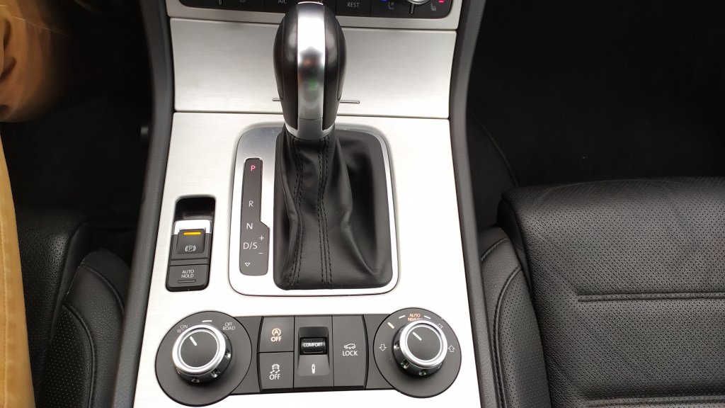 VW TOUAREG 3.0 TDI V6 180 kW 4M 8AT, ČR, 1.MAJITEL, DPH, TZ na 3,5 tuny!