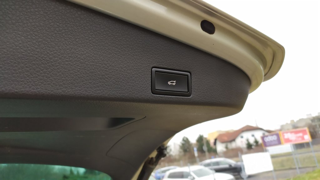 VW TOUAREG 3.0 TDI V6 180 kW 4M 8AT, ČR, 1.MAJITEL, DPH, TZ na 3,5 tuny!