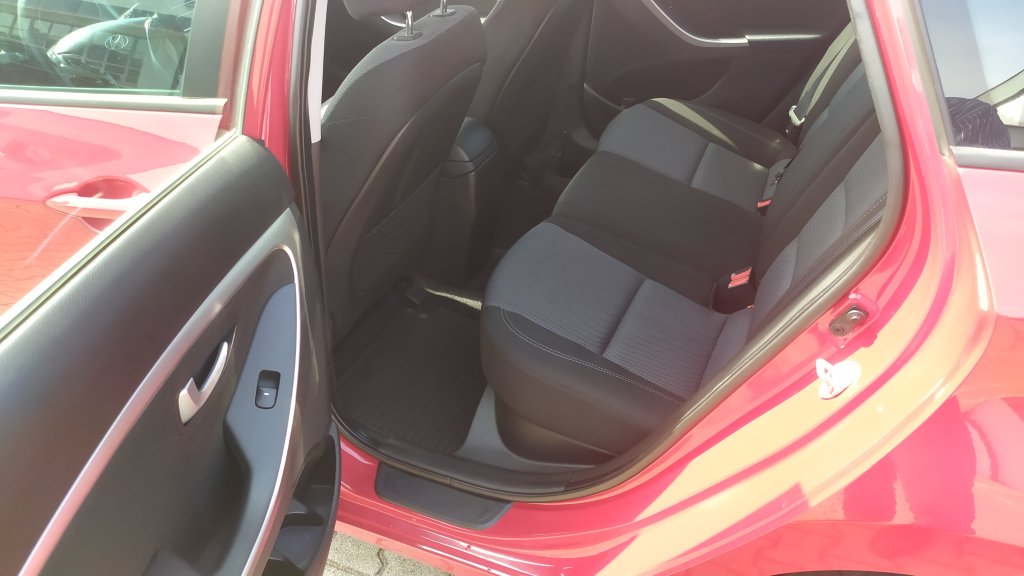 Hyundai i30 Combi TRIKOLOR 1.6 CRDi 81 kW 6st.Manuál, ČR, DPH, 2x Kola