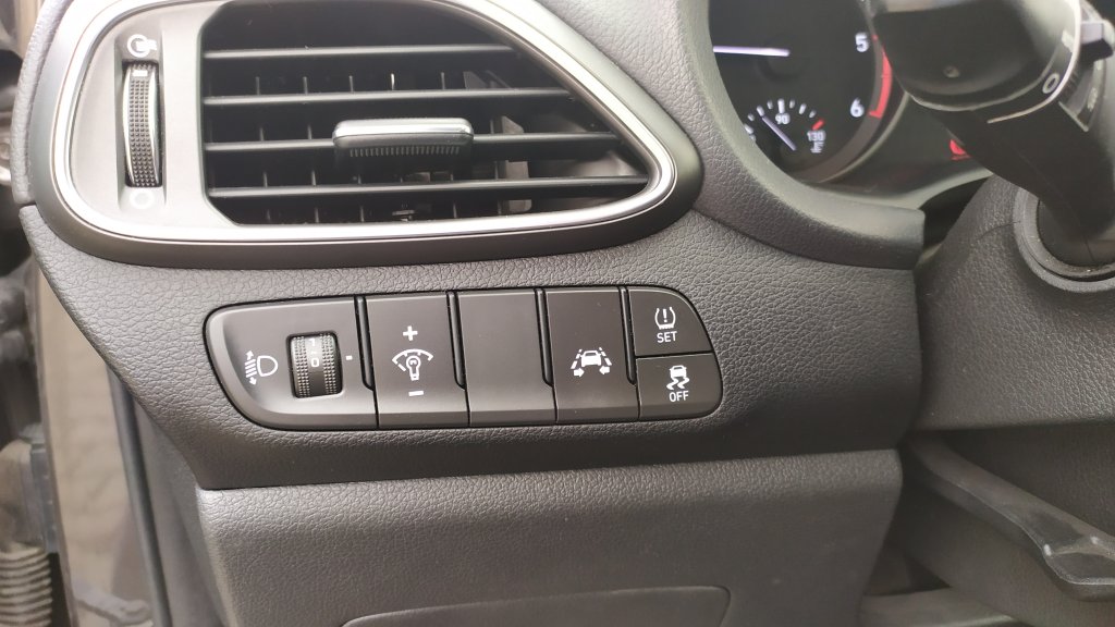 Hyundai i30 Kombi STYLE Navi 1.6 CRDi 85 kW 6st.Manuál, ČR, DPH, 2x Kola