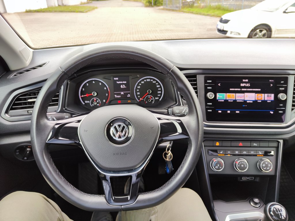 VW T-ROC 1.0 TSI 85 kW 6st.Manuál, ČR,1.Majitel, Pův.lak! 2x Kola