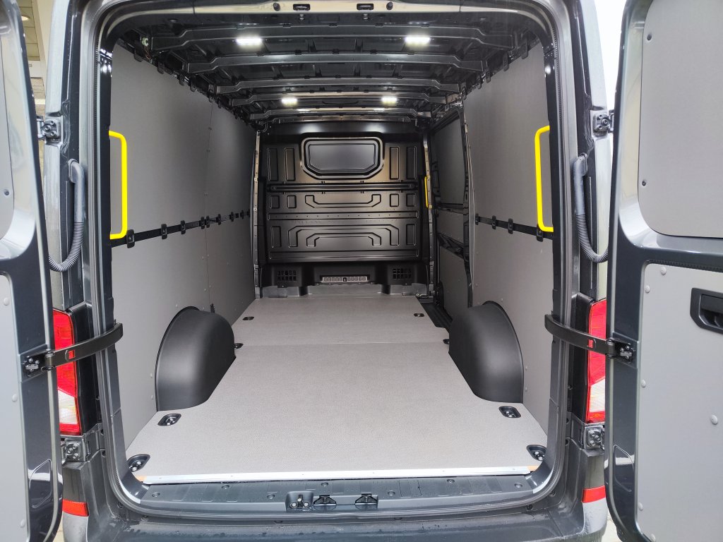 VW CRAFTER 30 2.0 TDI 75 kW 6st.Manuál,ČR,pův.lak,LED,nový vůz! ZÁRUKA